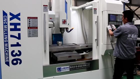 Automatische Fräsmaschine CNC XK7136 für Metall