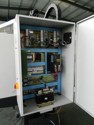Automatische Fräsmaschine CNC XK7136 für Metall