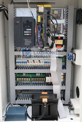 Kleiner CK6136D CNC-Metalldrehbank-Edelstahl-Bearbeitungsdrehbank