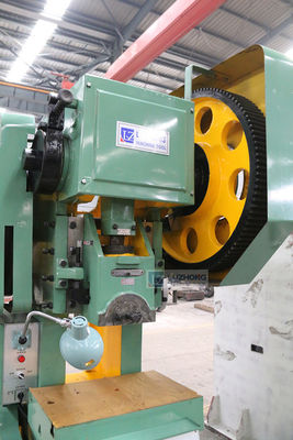 hydraulisches Lochen der Seriennummer des Stanzmaschinelochs JB23 auf Metall