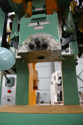 hydraulisches Lochen der Seriennummer des Stanzmaschinelochs JB23 auf Metall